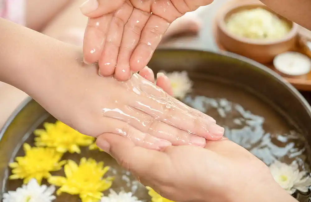 Body Scrub with Hands & Feet Oil Mask